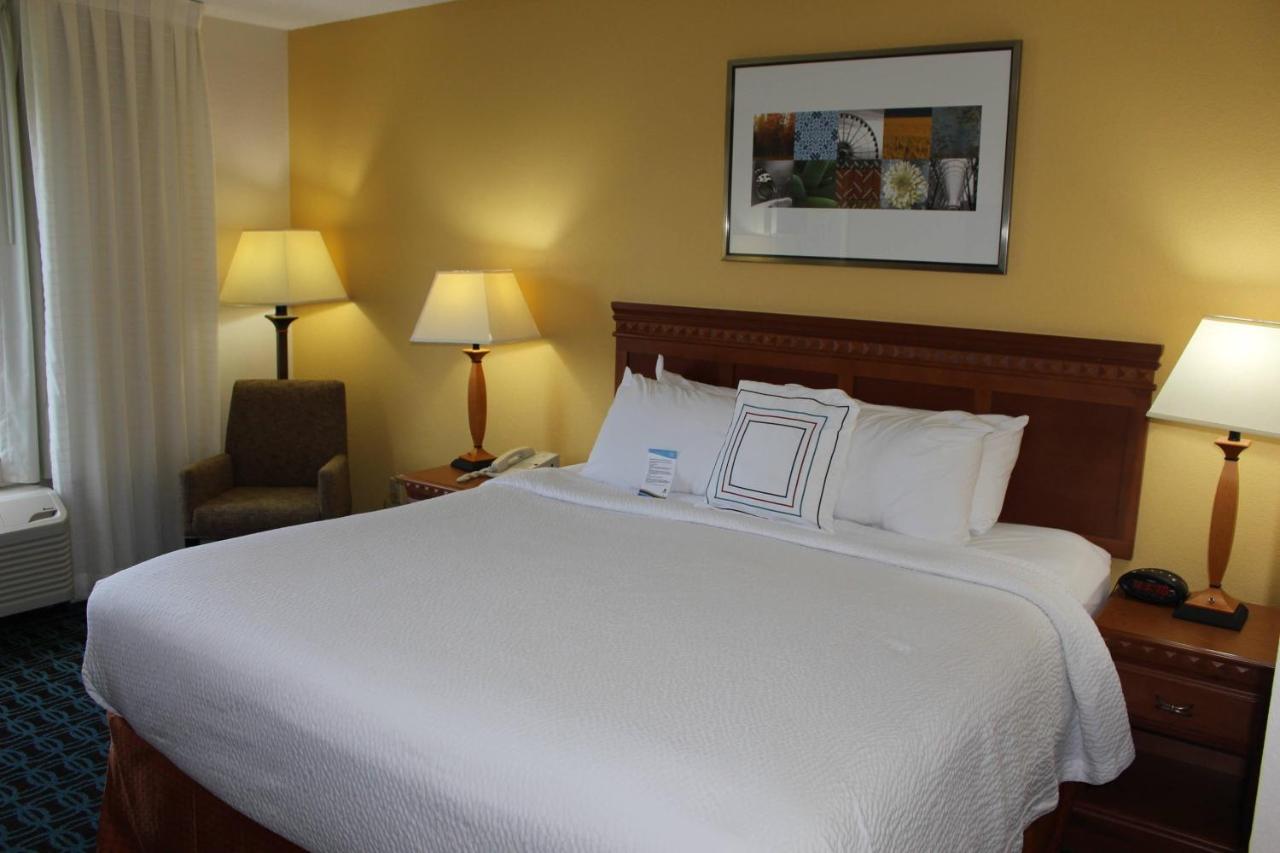| Fairfield Inn & Suites Kansas City Liberty