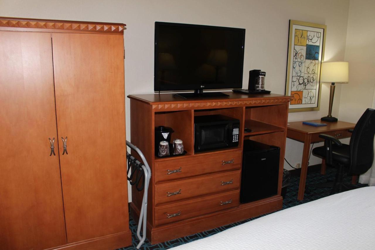 | Fairfield Inn & Suites Kansas City Liberty