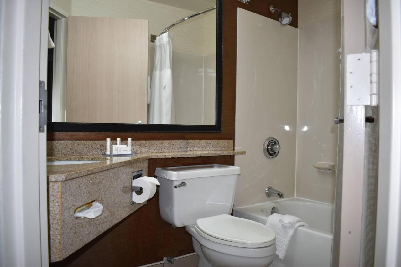 | Fairfield Inn & Suites Kansas City Liberty