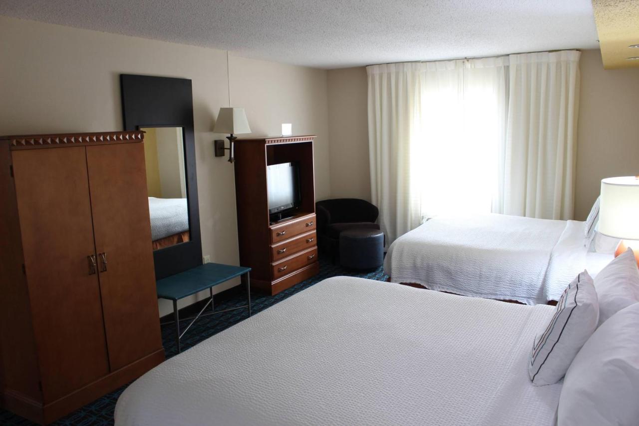 | Fairfield Inn & Suites Kansas City Liberty