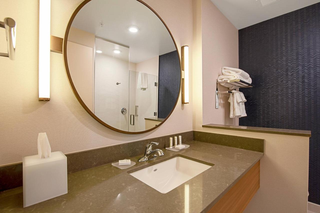 | Fairfield Inn & Suites by Marriott Duluth Waterfront