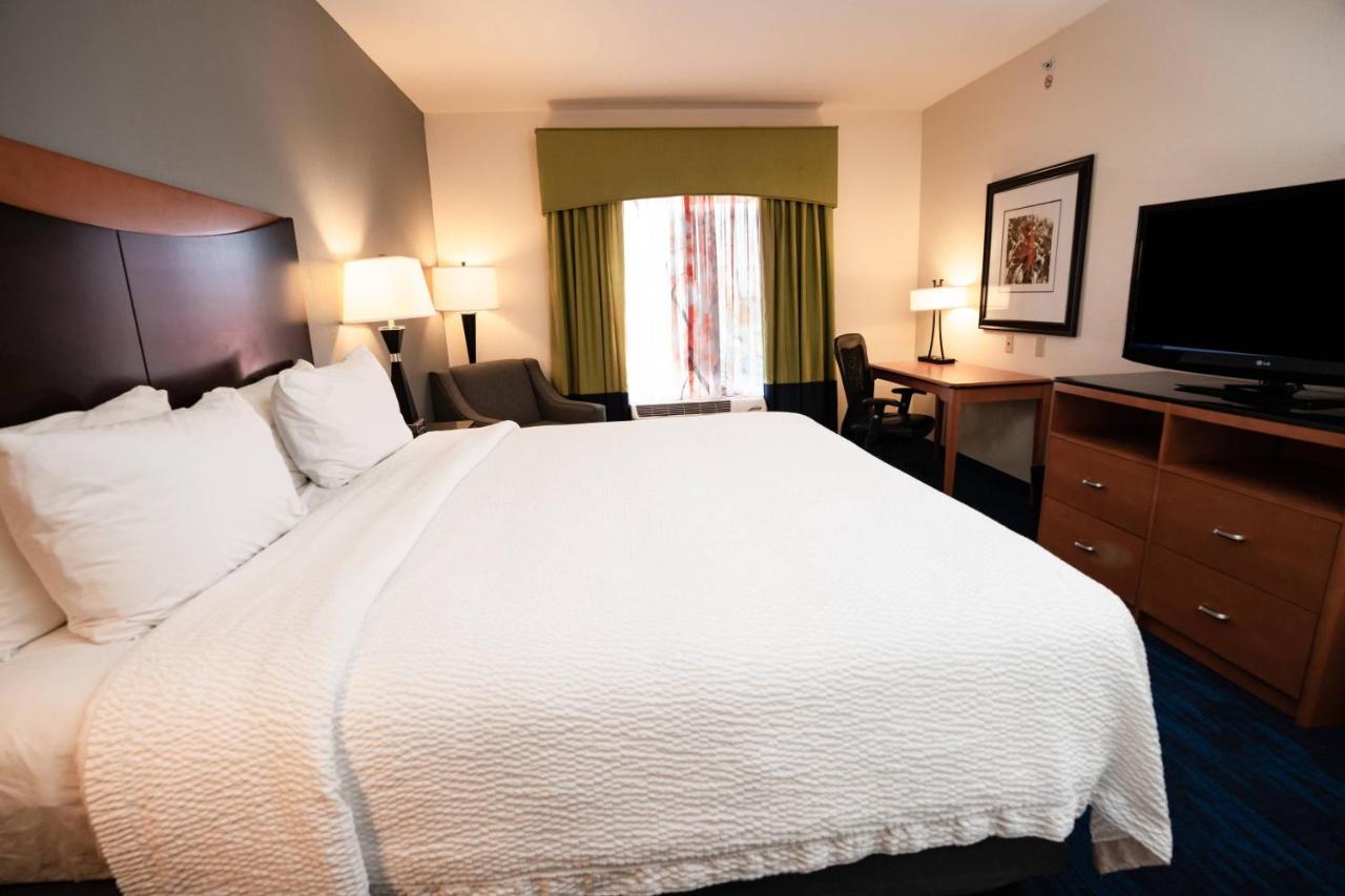 | Fairfield Inn & Suites Kearney