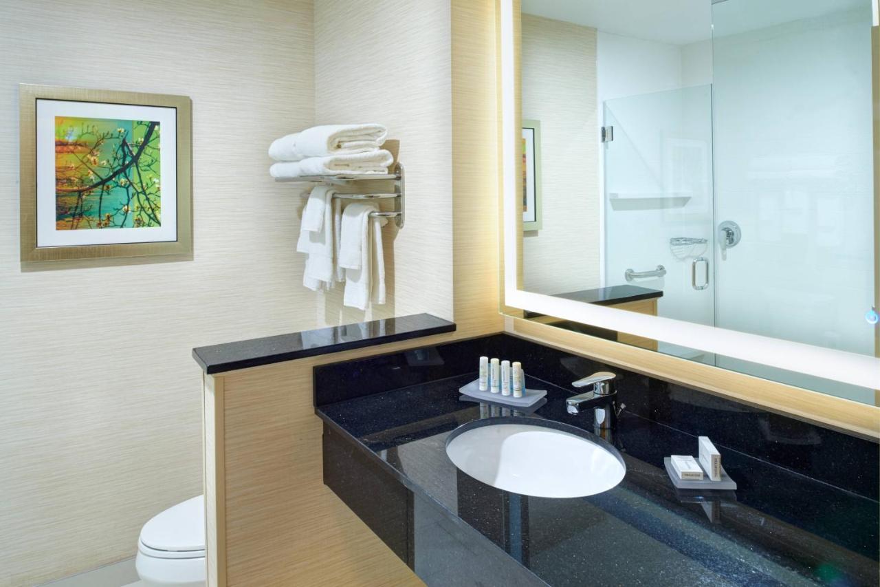 | Fairfield Inn & Suites by Marriott Detroit Troy