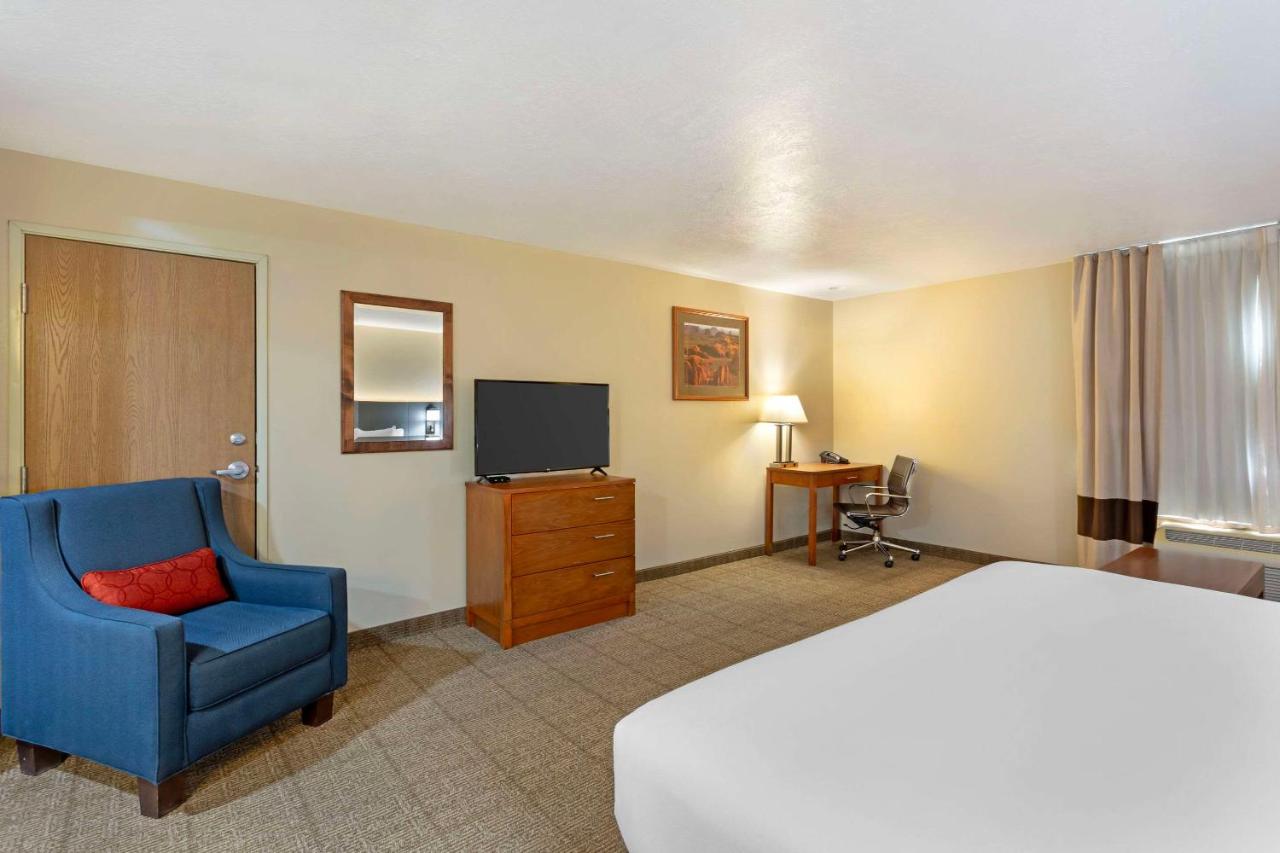 Superior Efficiency King Suite - Non-Smoking at Comfort Inn Richfield I-70