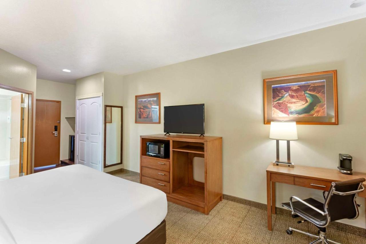 Business King Room at Comfort Inn Richfield I-70