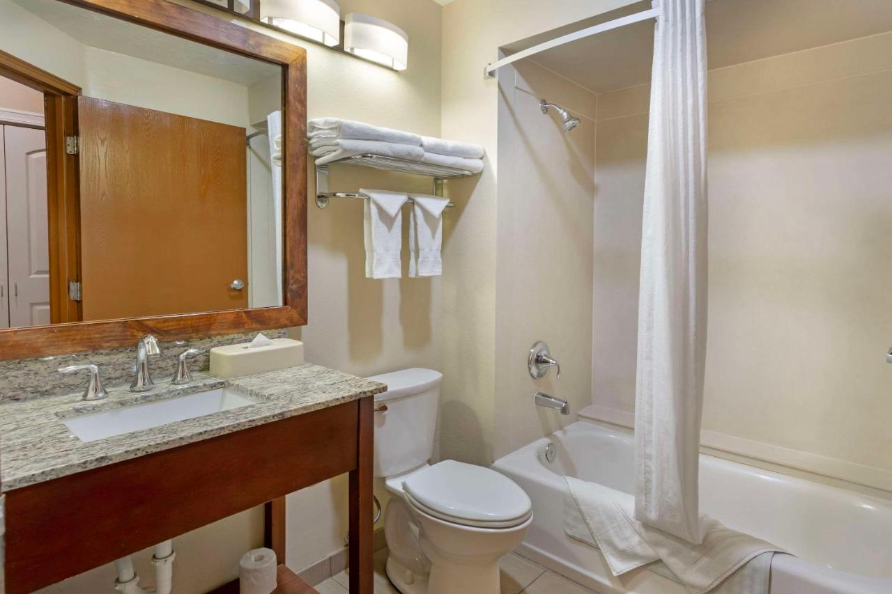 Business King Room at Comfort Inn Richfield I-70