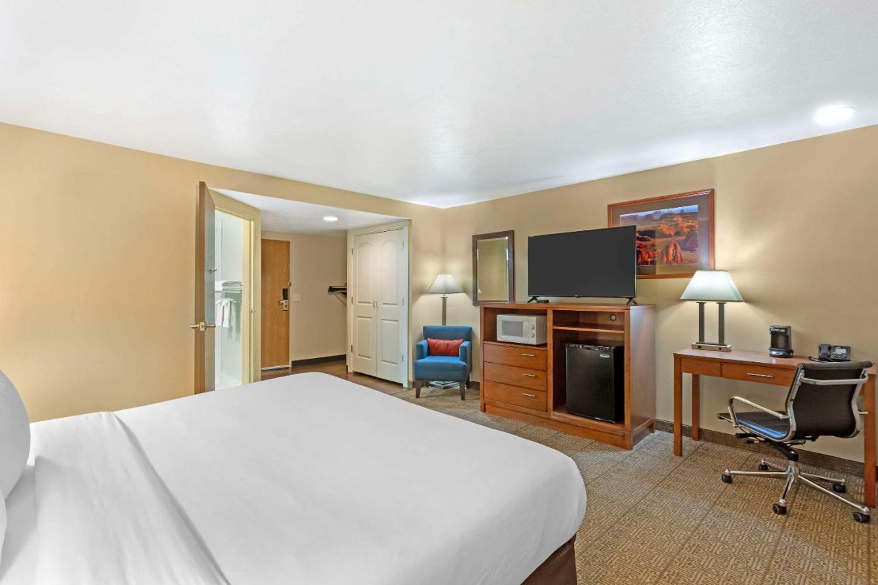 King Room - Accessible/Non-Smoking at Comfort Inn Richfield I-70