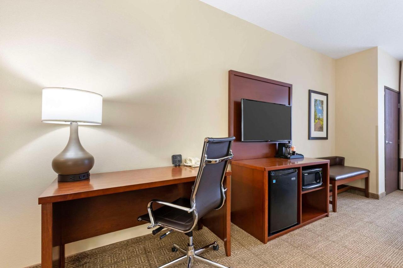 King Suite - Disability Access/Non-Smoking at Comfort Suites Cedar Falls Industrial Park