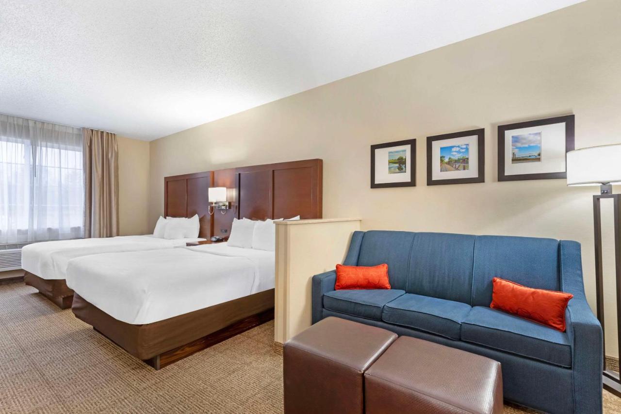 Queen Suite with Two Queen Beds - Non-Smoking at Comfort Suites Cedar Falls Industrial Park