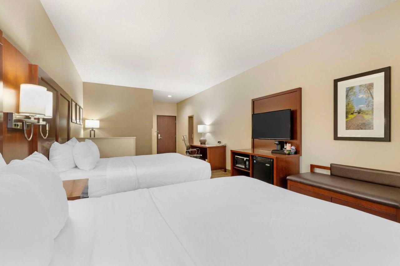 Queen Suite with Two Queen Beds - Non-Smoking at Comfort Suites Cedar Falls Industrial Park