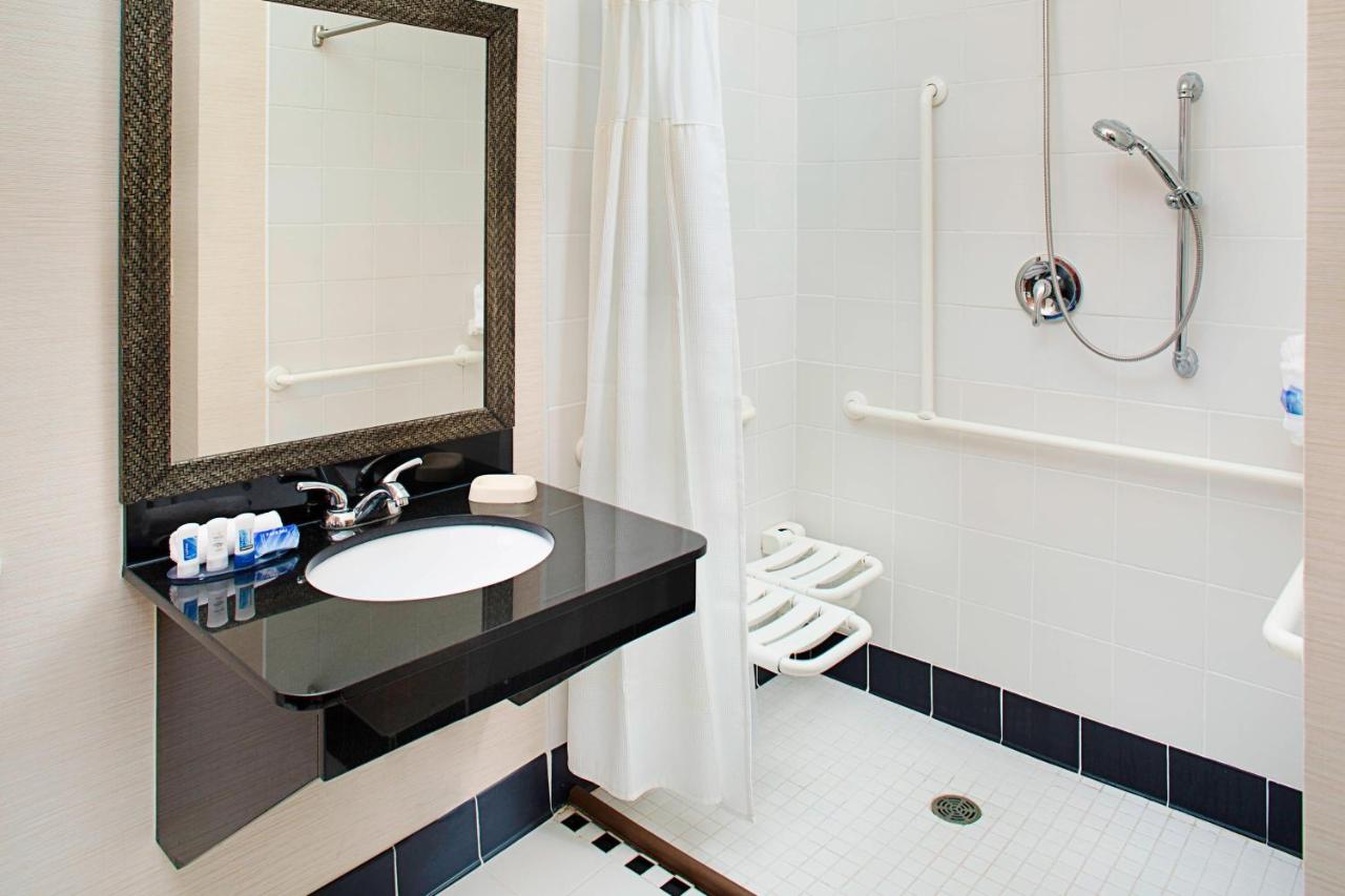 | Fairfield Inn & Suites by Marriott San Antonio Seaworld