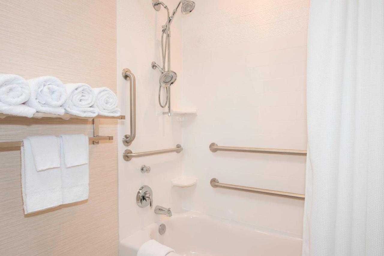 | Fairfield Inn & Suites by Marriott Fredericksburg
