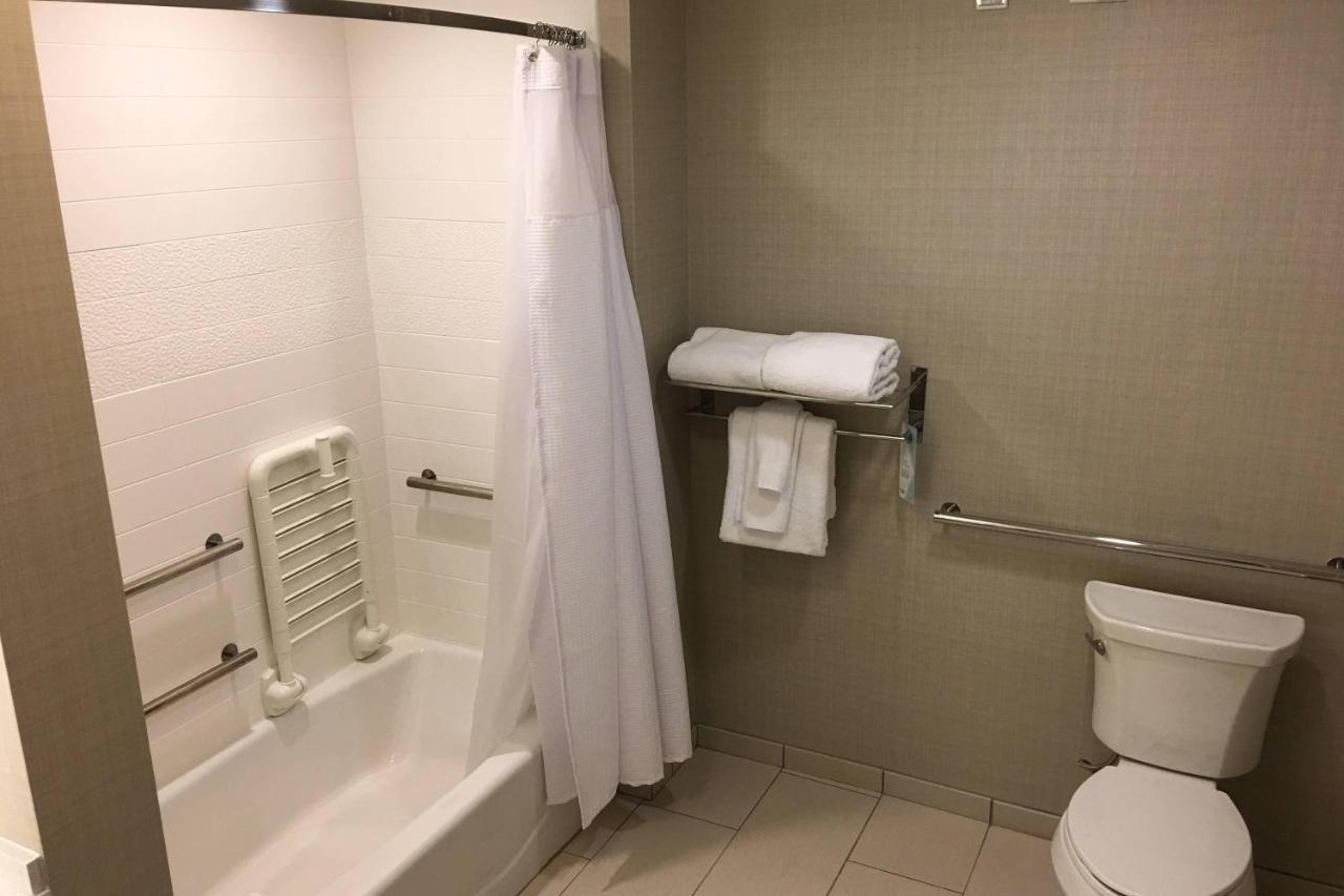 | Fairfield Inn & Suites by Marriott Savannah Midtown