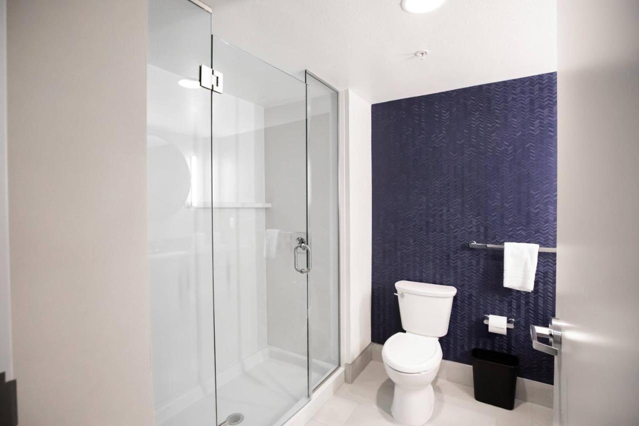 | Comfort Inn & Suites Airport and Expo