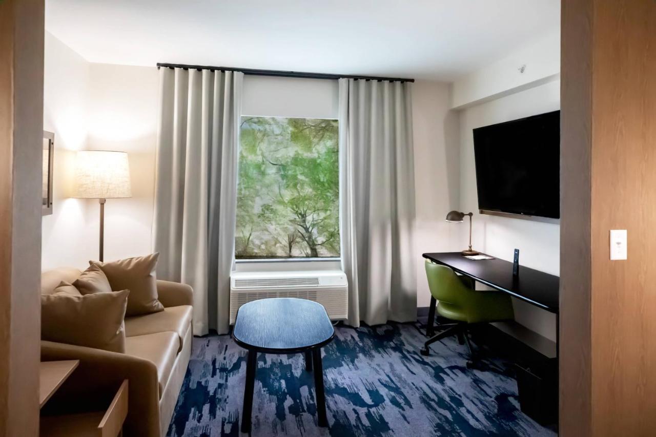 | Comfort Inn & Suites Airport and Expo