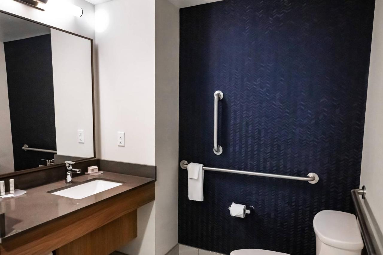 | Comfort Inn & Suites Airport and Expo