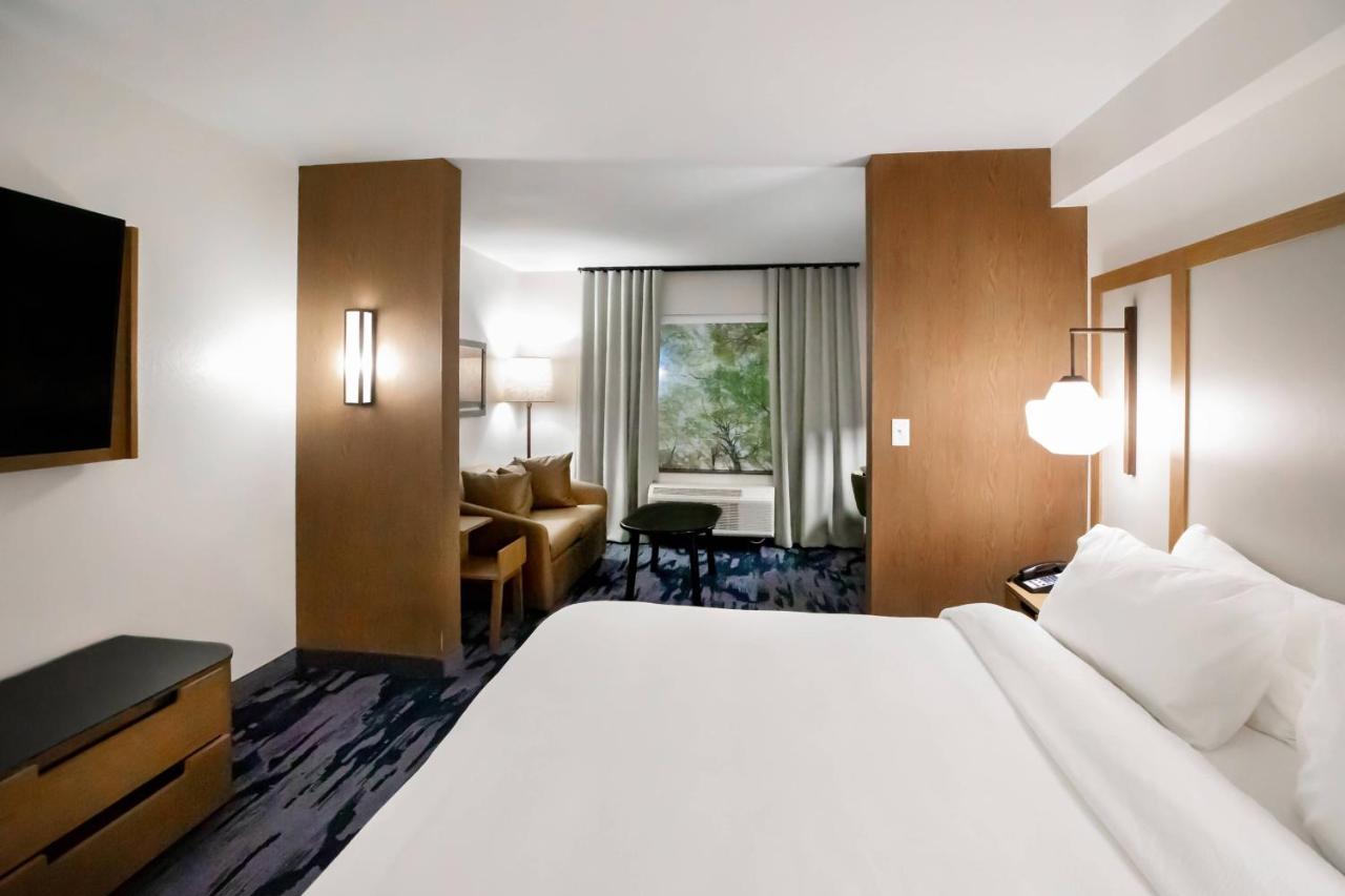 | Comfort Inn & Suites Airport and Expo