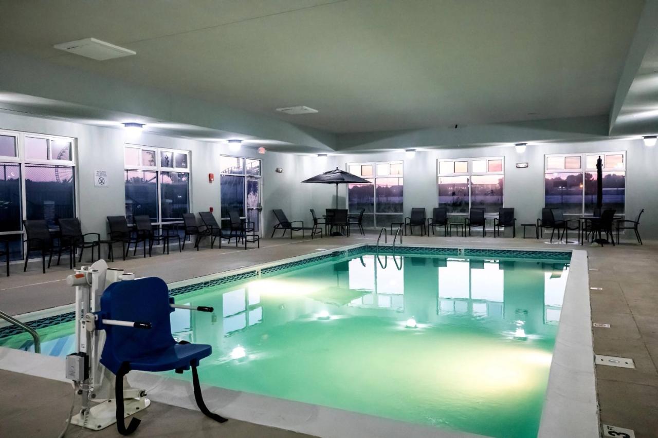 | Comfort Inn & Suites Airport and Expo