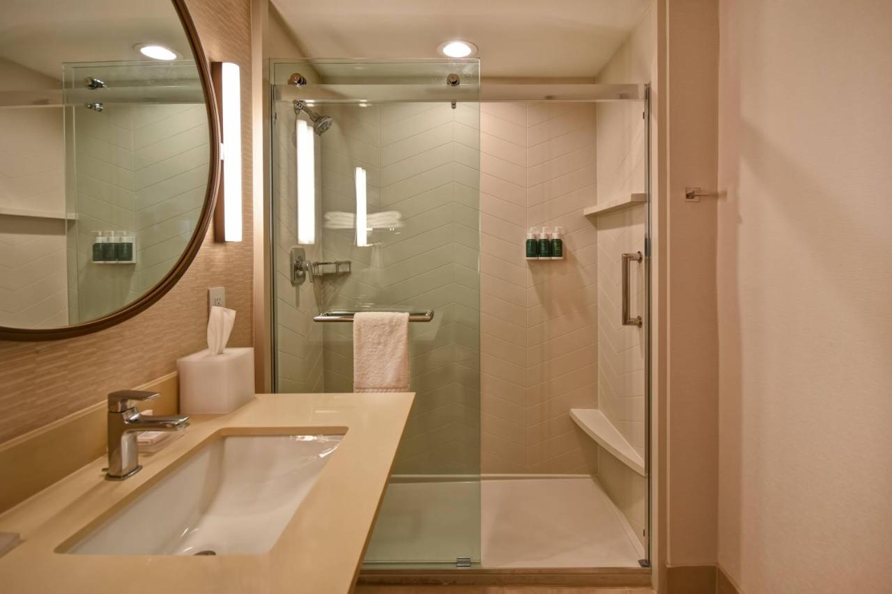 | Fairfield Inn & Suites by Marriott Milwaukee North