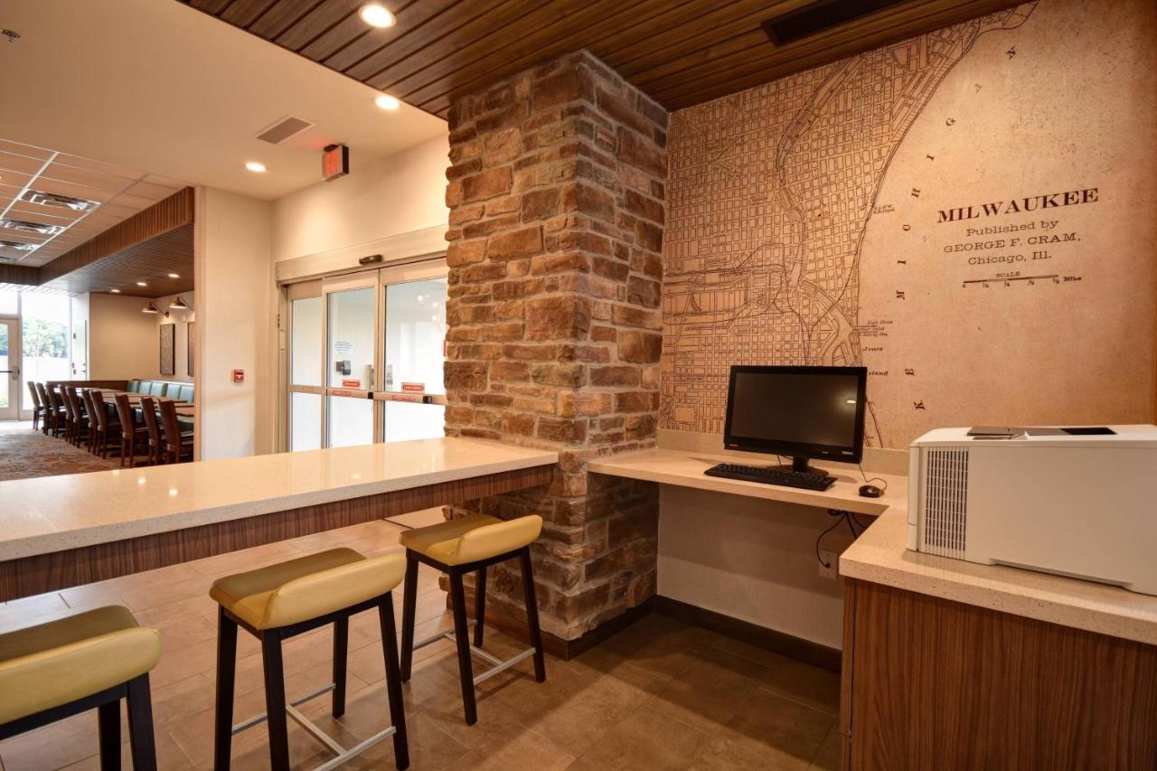 | Fairfield Inn & Suites by Marriott Milwaukee North