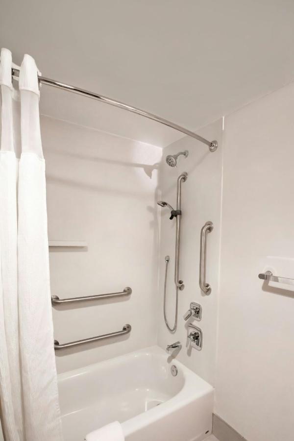 | Comfort Inn & Suites Airport and Expo
