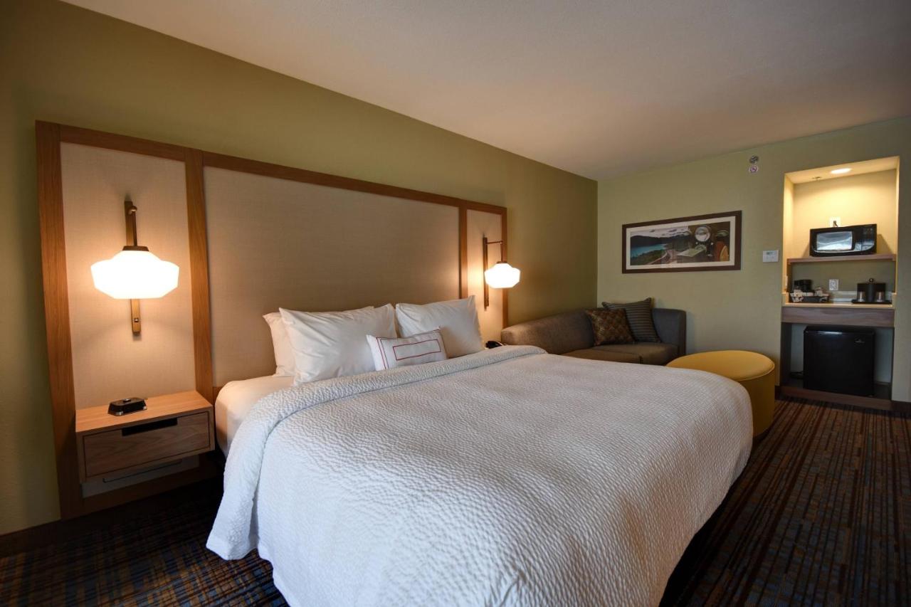 | Fairfield Inn & Suites by Marriott Milwaukee North