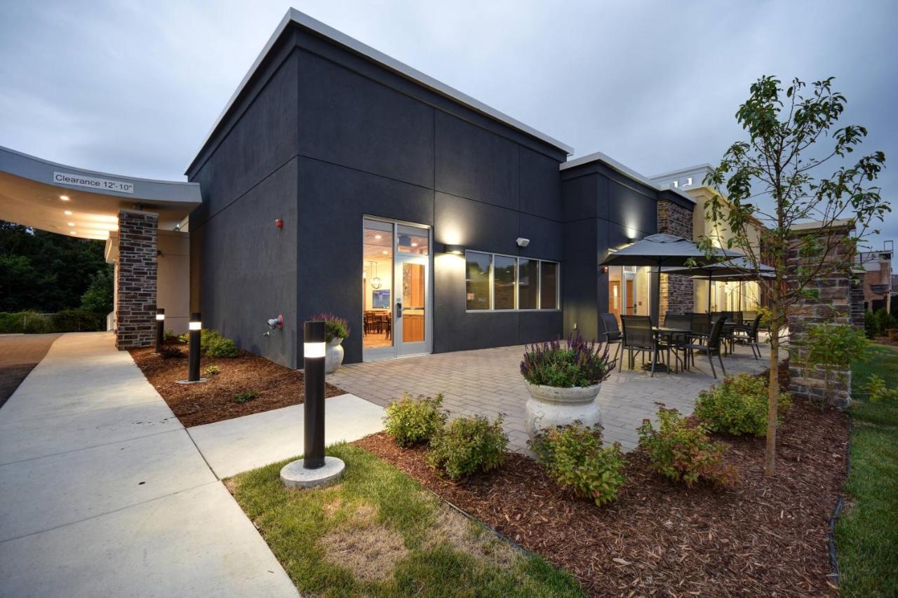 | Fairfield Inn & Suites by Marriott Milwaukee North