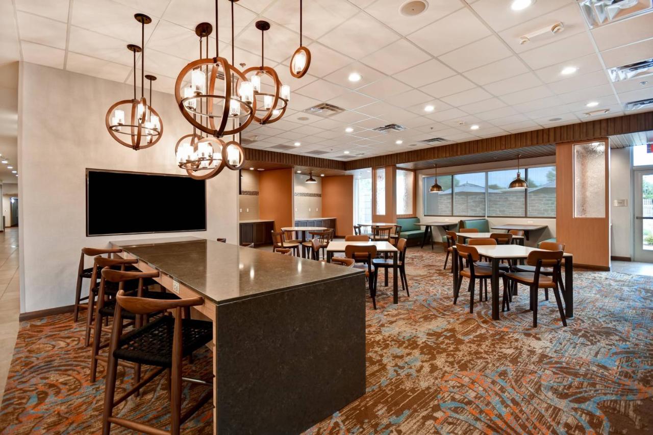 | Fairfield Inn & Suites by Marriott Milwaukee North