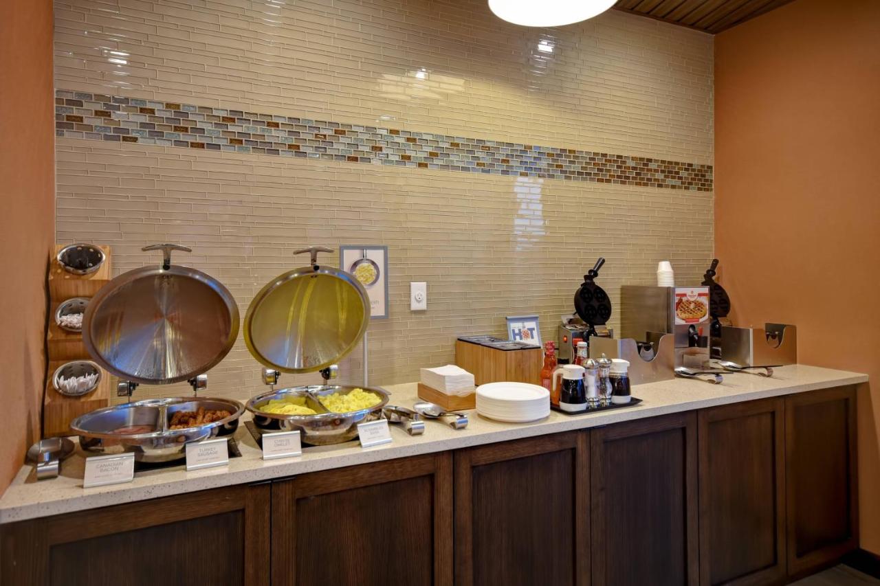 | Fairfield Inn & Suites by Marriott Milwaukee North