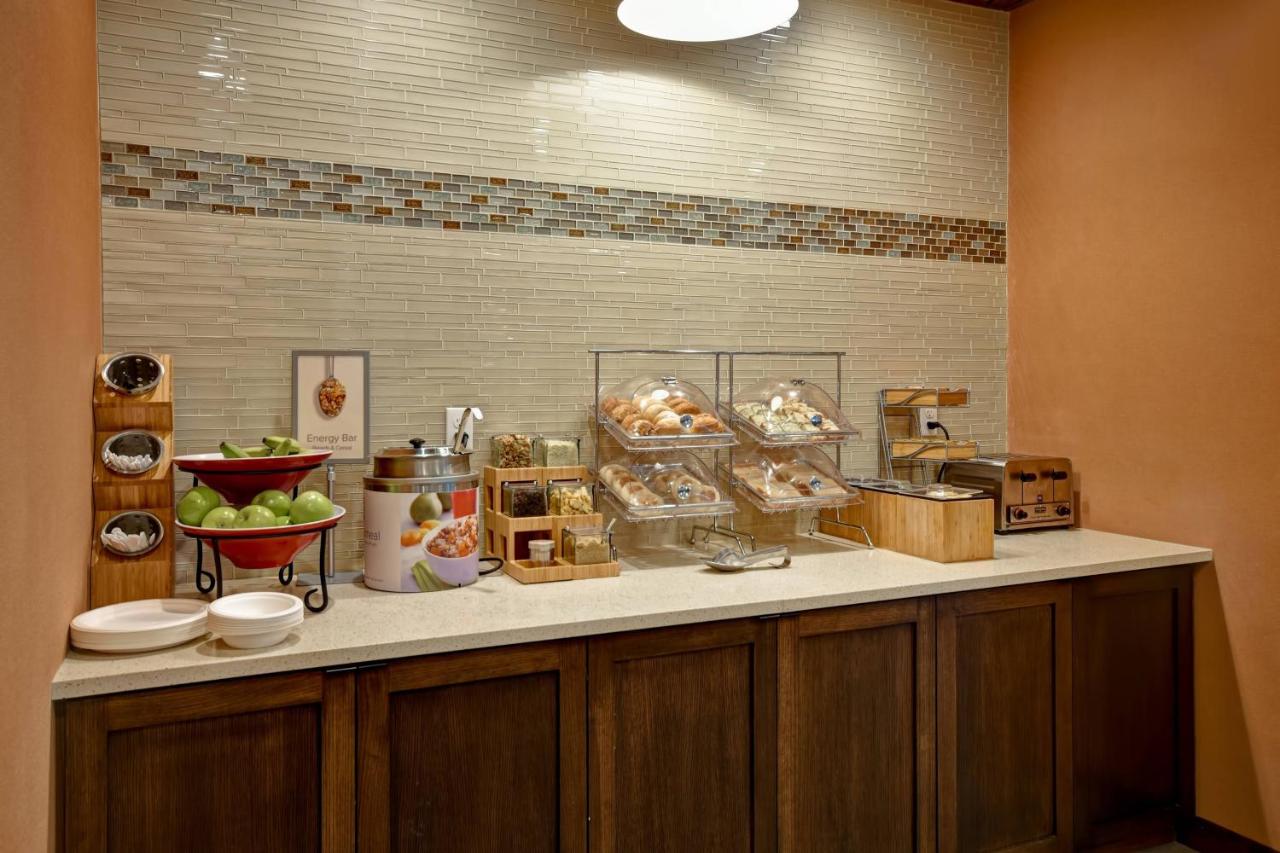 | Fairfield Inn & Suites by Marriott Milwaukee North
