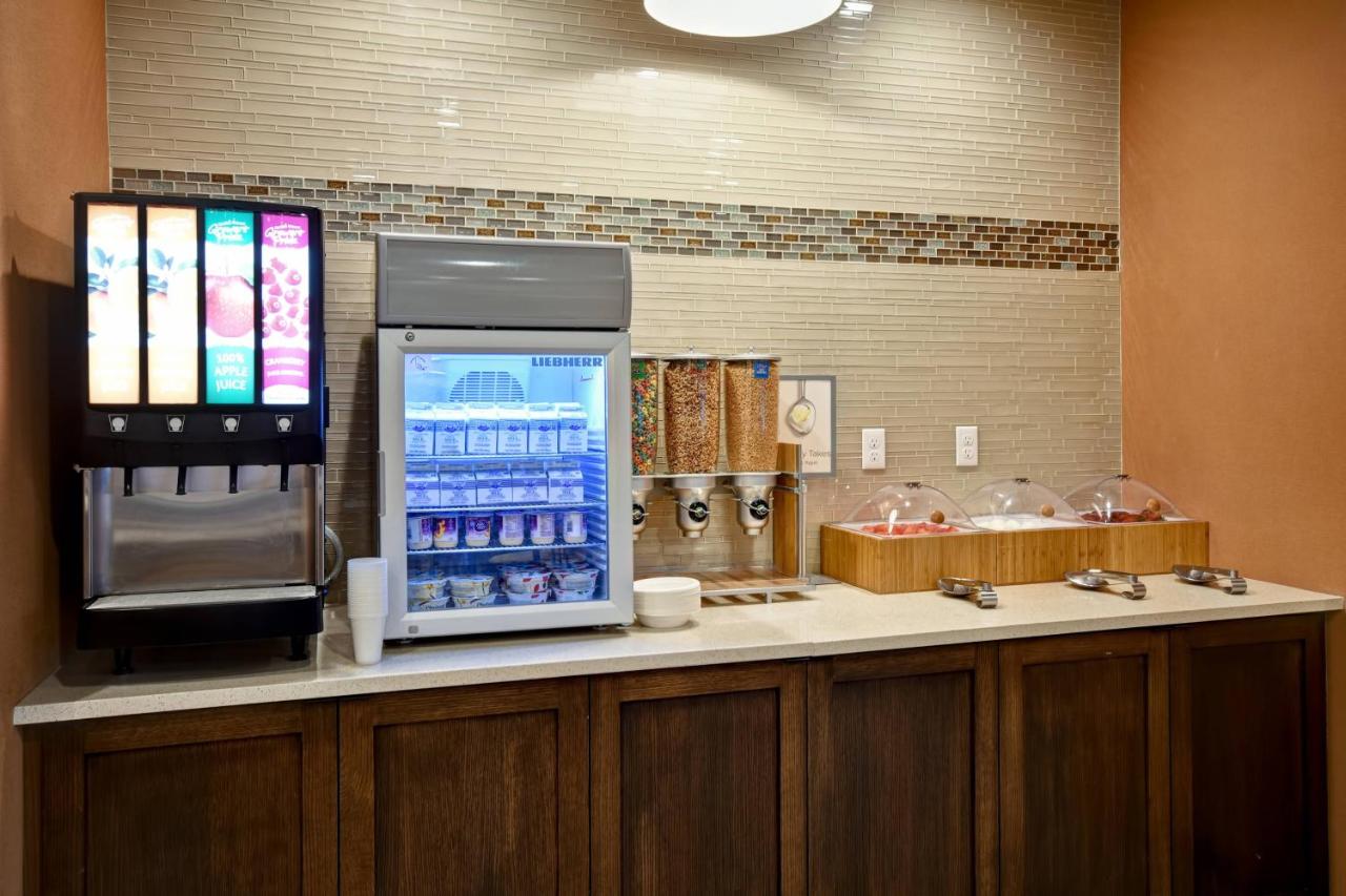 | Fairfield Inn & Suites by Marriott Milwaukee North
