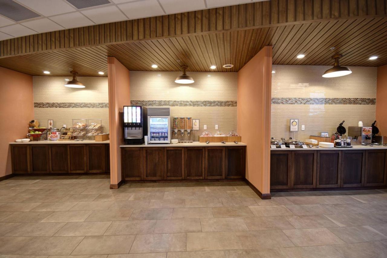 | Fairfield Inn & Suites by Marriott Milwaukee North
