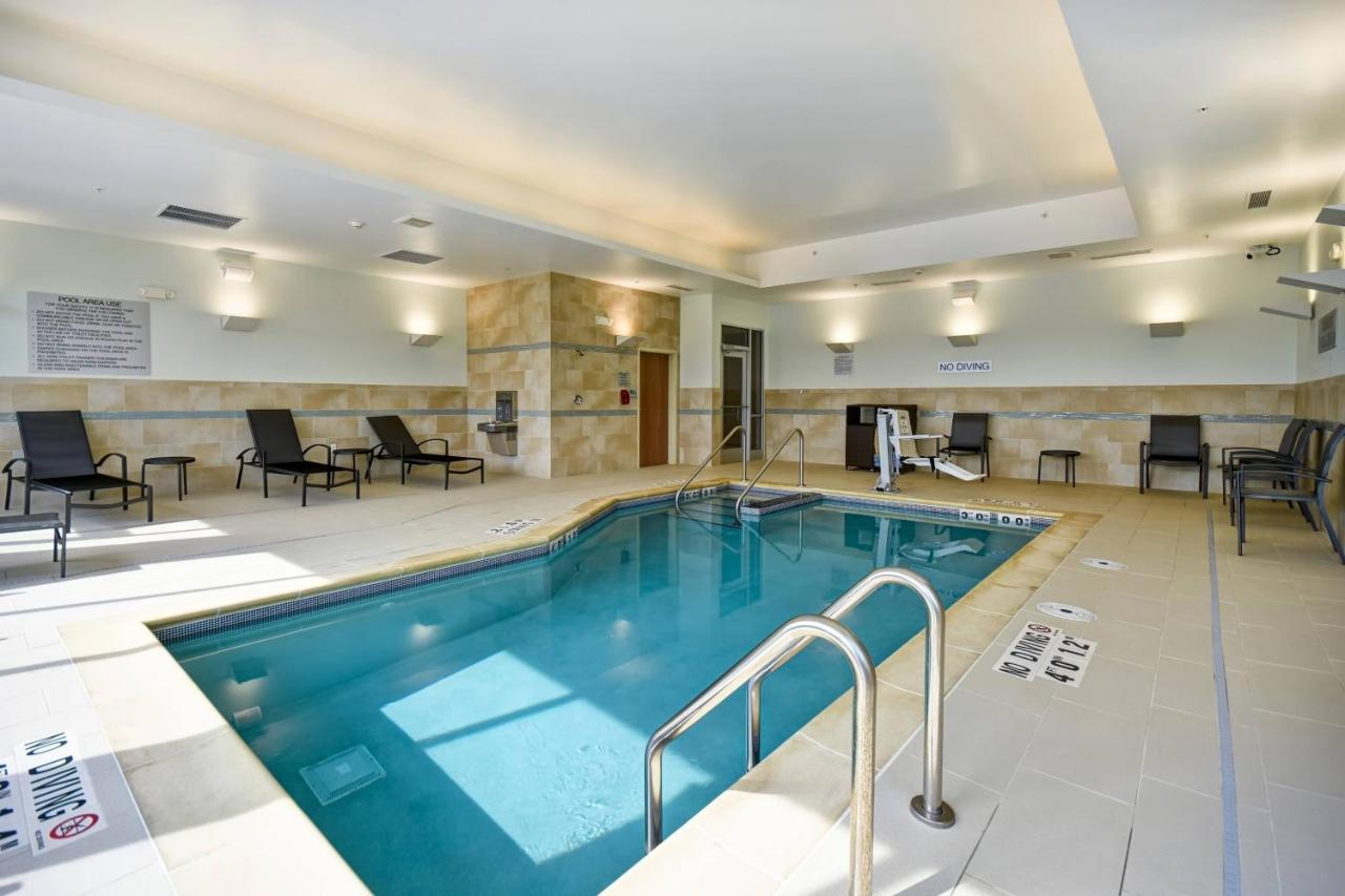 | Fairfield Inn & Suites by Marriott Milwaukee North
