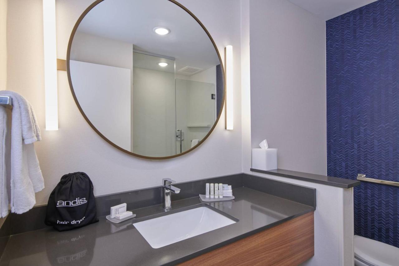 Guest Room, 1 King at Fairfield Inn & Suites by Marriott Louisville Jeffersonville