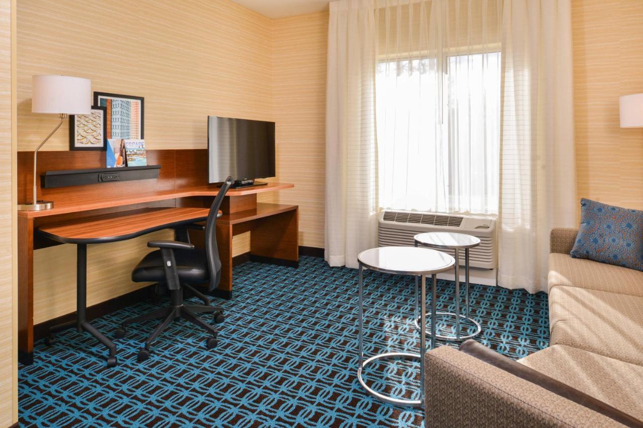 King Suite with Sofa Bed and River View at Fairfield Inn & Suites by Marriott Eugene East/Springfield