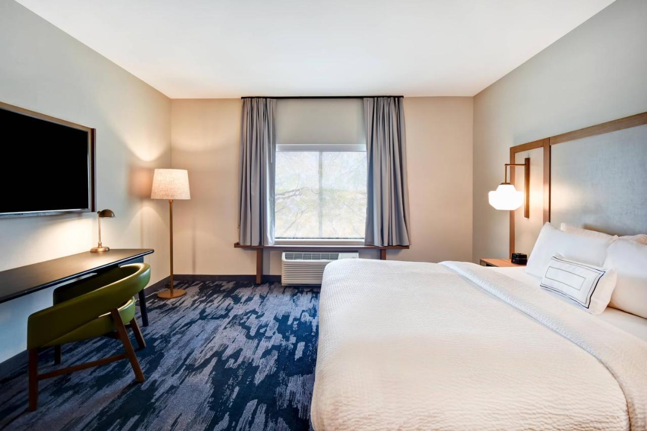 | Fairfield Inn & Suites by Marriott Plymouth
