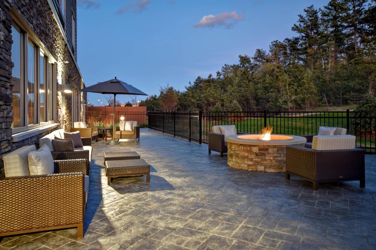 | Fairfield Inn & Suites by Marriott Plymouth