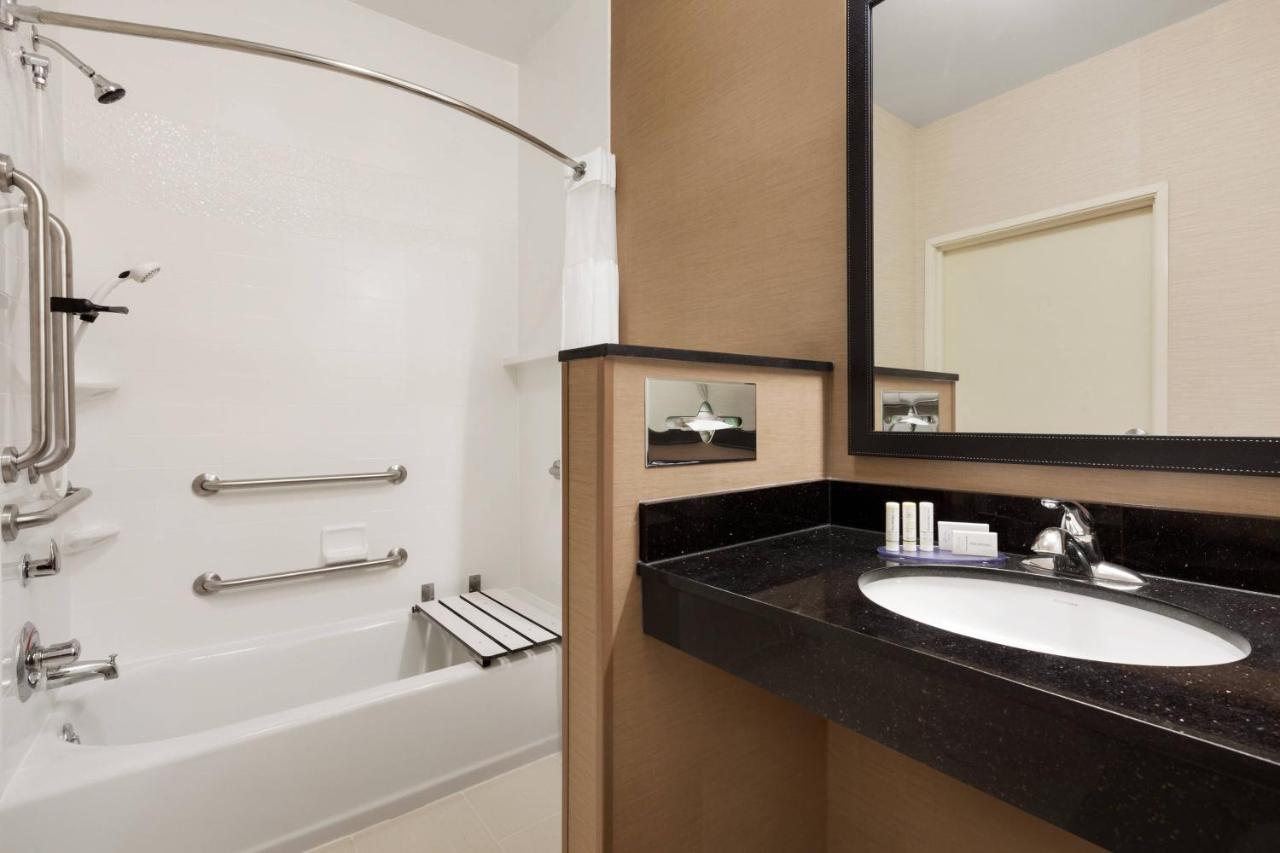 | Fairfield Inn & Suites Omaha East/Council Bluffs, IA