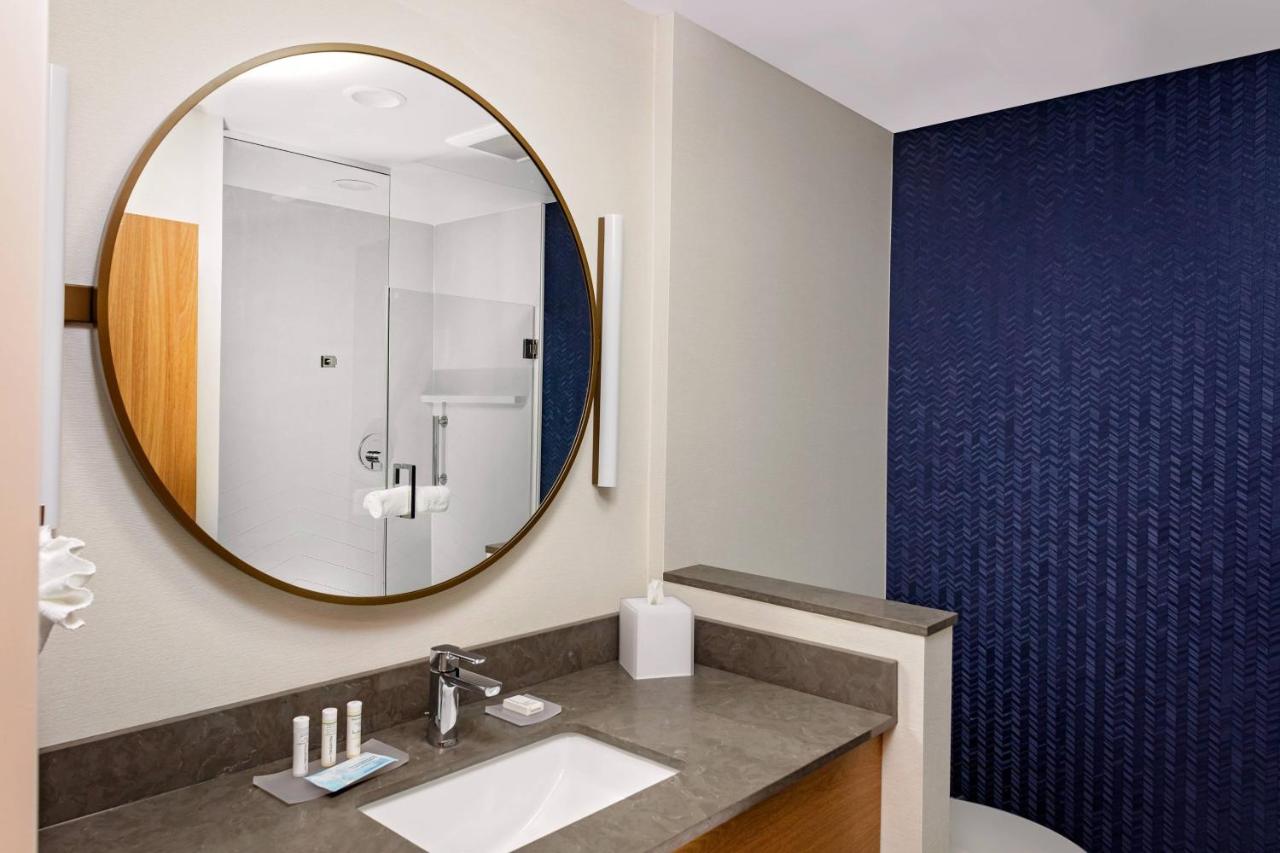 | Fairfield by Marriott Port Clinton Waterfront