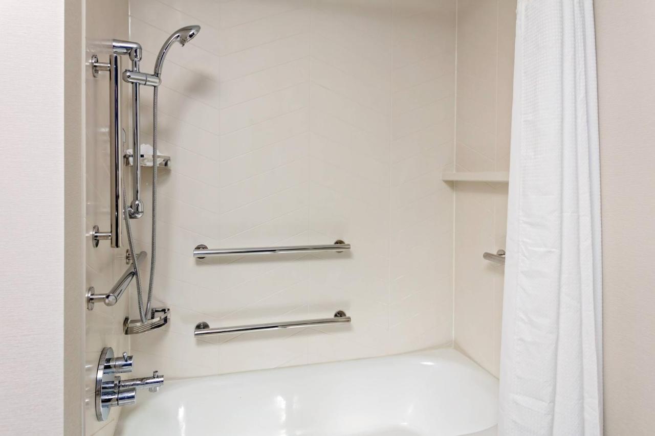 | Fairfield by Marriott Port Clinton Waterfront