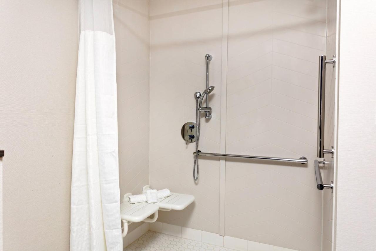 | Fairfield by Marriott Port Clinton Waterfront