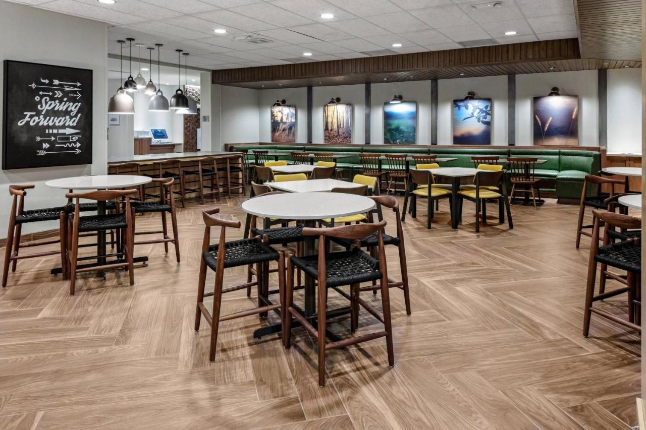 | Fairfield by Marriott Port Clinton Waterfront