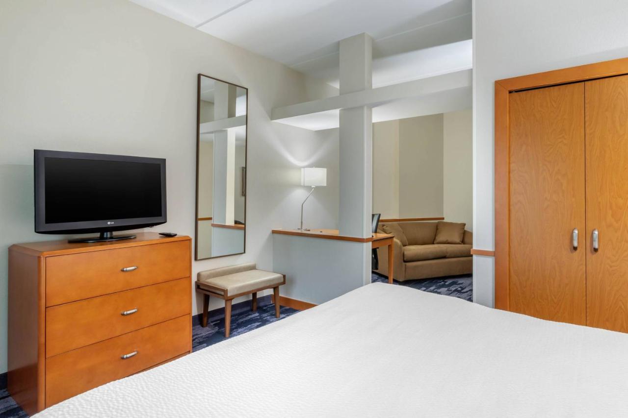 | Fairfield Inn & Suites by Marriott Houston Conroe