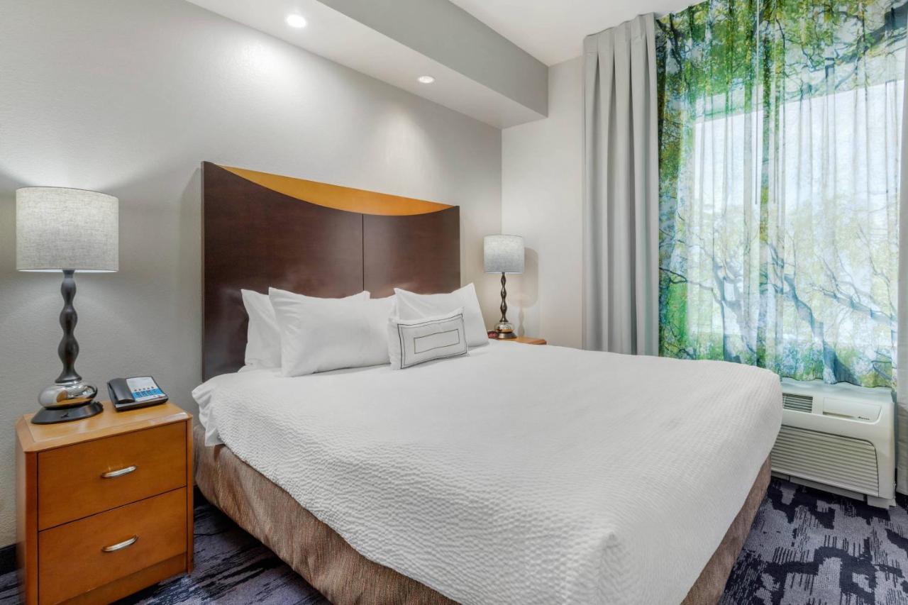 | Fairfield Inn & Suites by Marriott Houston Conroe