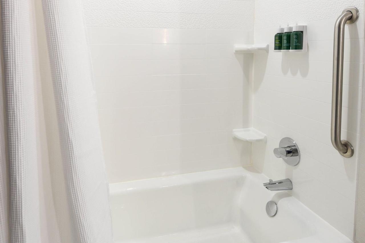 | Fairfield Inn & Suites by Marriott Ontario Rancho Cucamonga