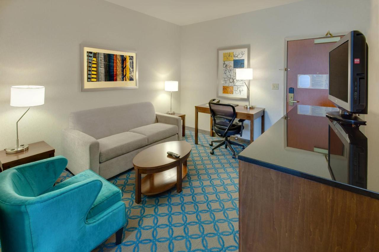 King Room with Sofa Bed at Fairfield Inn & Suites by Marriott San Francisco Airport