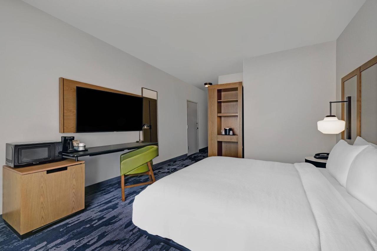 King Guest Room with City View at Fairfield Inn & Suites by Marriott Milwaukee Brookfield