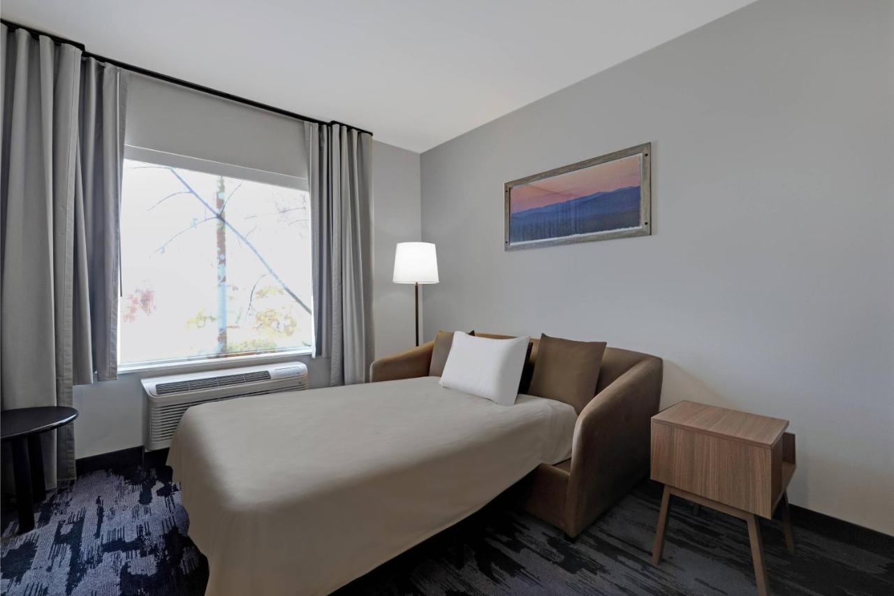 Studio with Suite King Bed Sofa bed City view at Fairfield Inn & Suites by Marriott Milwaukee Brookfield