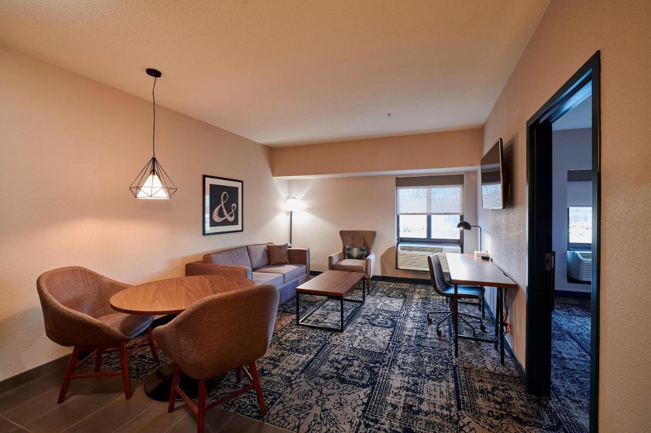| Four Points by Sheraton Cleveland-Eastlake