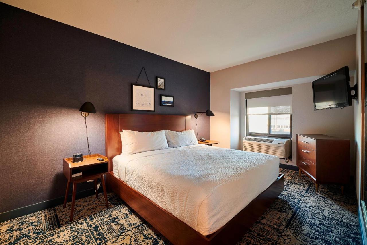| Four Points by Sheraton Cleveland-Eastlake